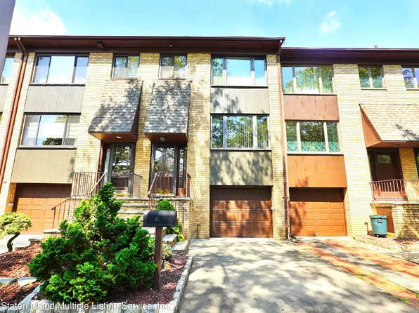 67 Claradon Ln, Staten Island, NY 10305