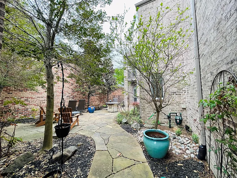 40 Emerald Pond Dr — Photo 6