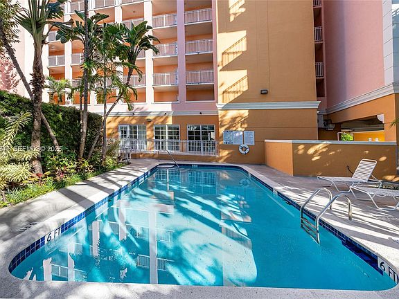 3rd image of 1 Alhambra Cir APT 403