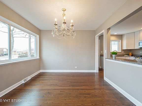 5th image of 10822 Claridge Ave