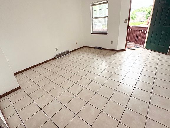 4th image of 1407 Paris Rd APT R