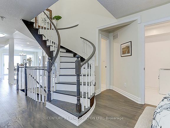 5th image of 377 Jay Cres