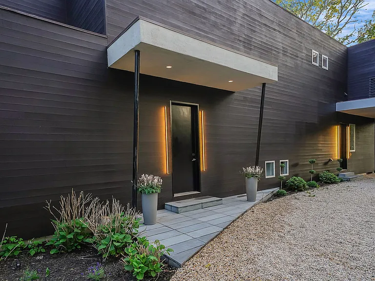 121 Montauk Hwy — Photo 6
