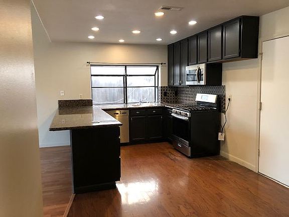 3rd image of 729 Du Pont Dr