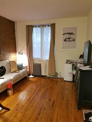 Rented by Chartwell Manhattan Realty | media 10