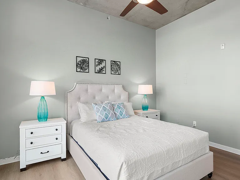 527 10th Ave #407 — Photo 35