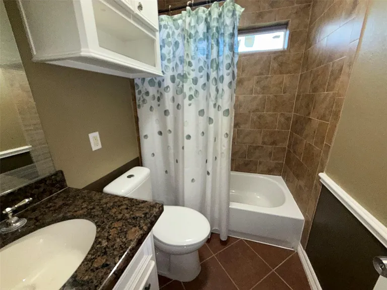 8233 Hickok Ln — Photo 10
