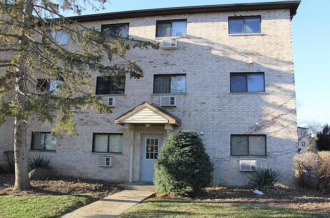 448 E Osage Ln — Photo 2