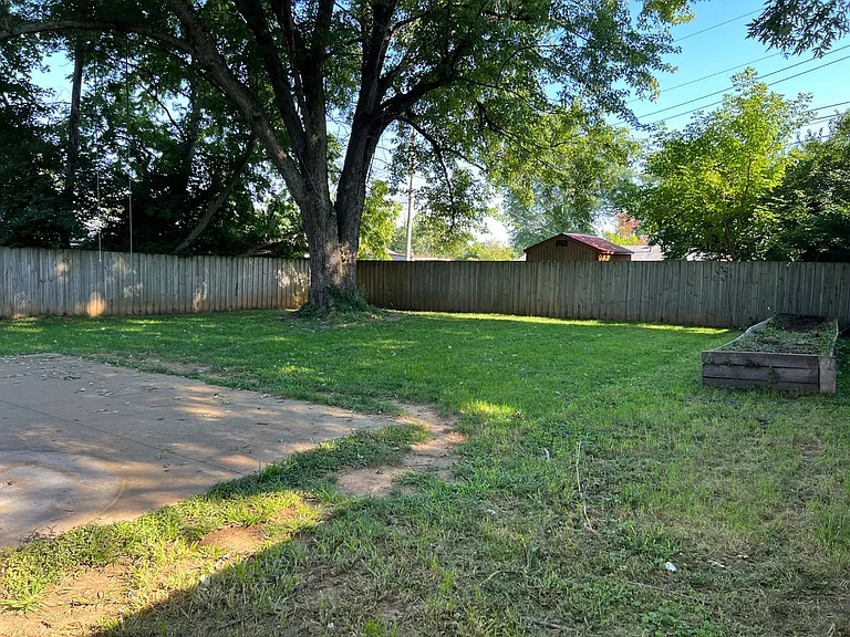 521 Clifton Rd — Photo 12