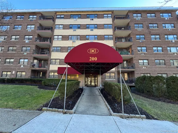 200 Diplomat Drive #6P, Mount Kisco, NY 10549