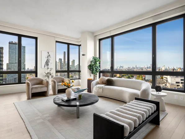 550 Vanderbilt Avenue image 1 of 13