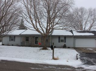 606 High Hill Rd, Philo, IL 61864