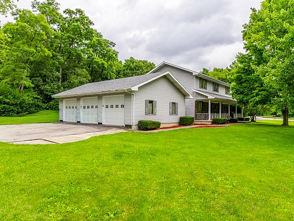 4th image of 1020 N Greenbriar Dr