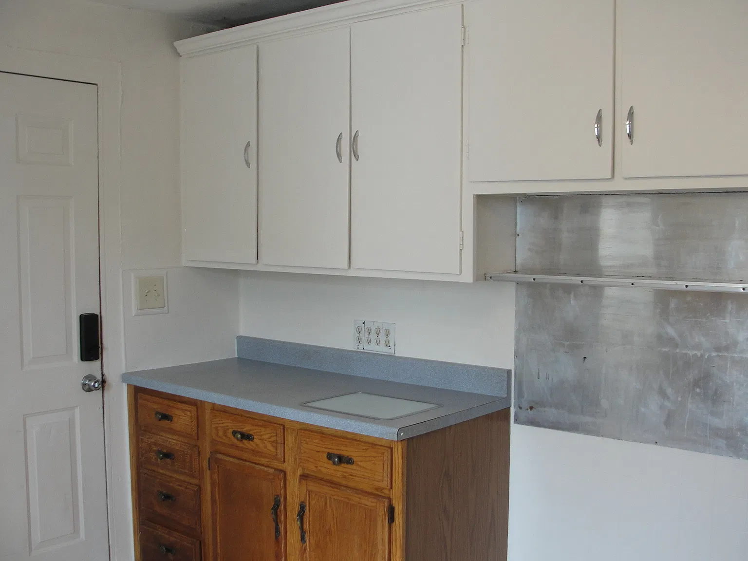 3 bed, 1.5 bath, 2576 sqft, $1,275 — Photo 2
