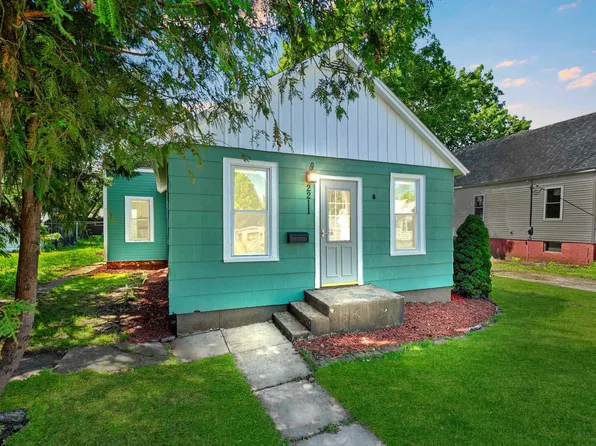 2211 Thomas St, Marinette, WI 54143