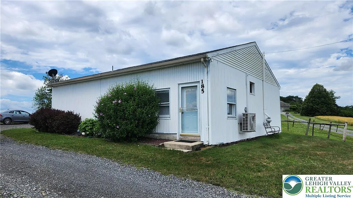 1 bed, 1.0 bath, 1330 sqft, $1,600 — Photo 3