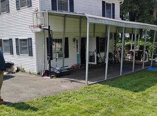 11 S Cove Rd, Danbury, CT 06811