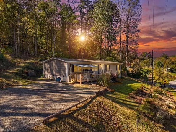 1902 Longbottom Rd, Mc Grady, NC 28649