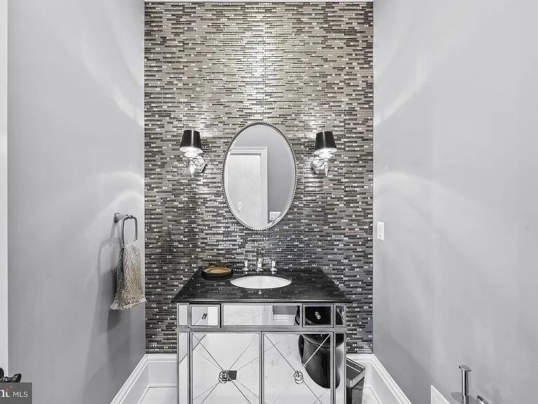 8305 Fox Haven Dr — Photo 17