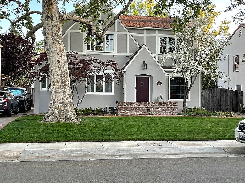 2716 10th Ave photo 1