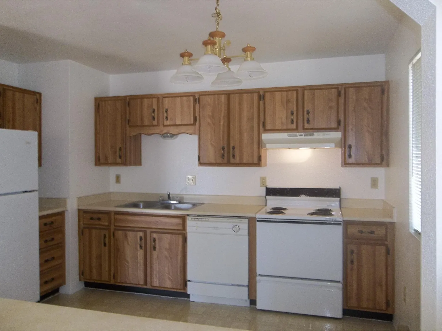 BC1357-3301 Tani Court - 1 — Photo 4