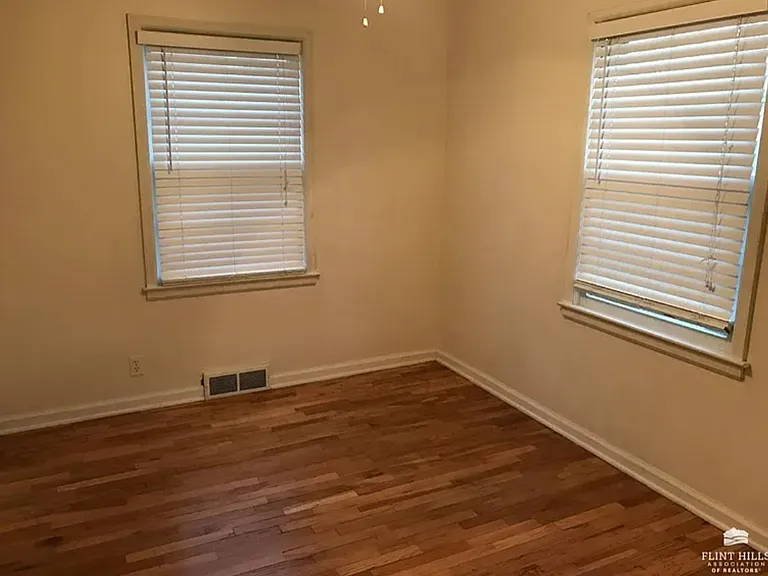 917 Bertrand St — Photo 9