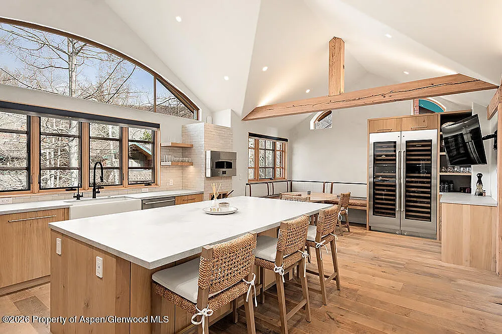 5 bed, 4.0 bath, 4005 sqft, $125,000 — Photo 3
