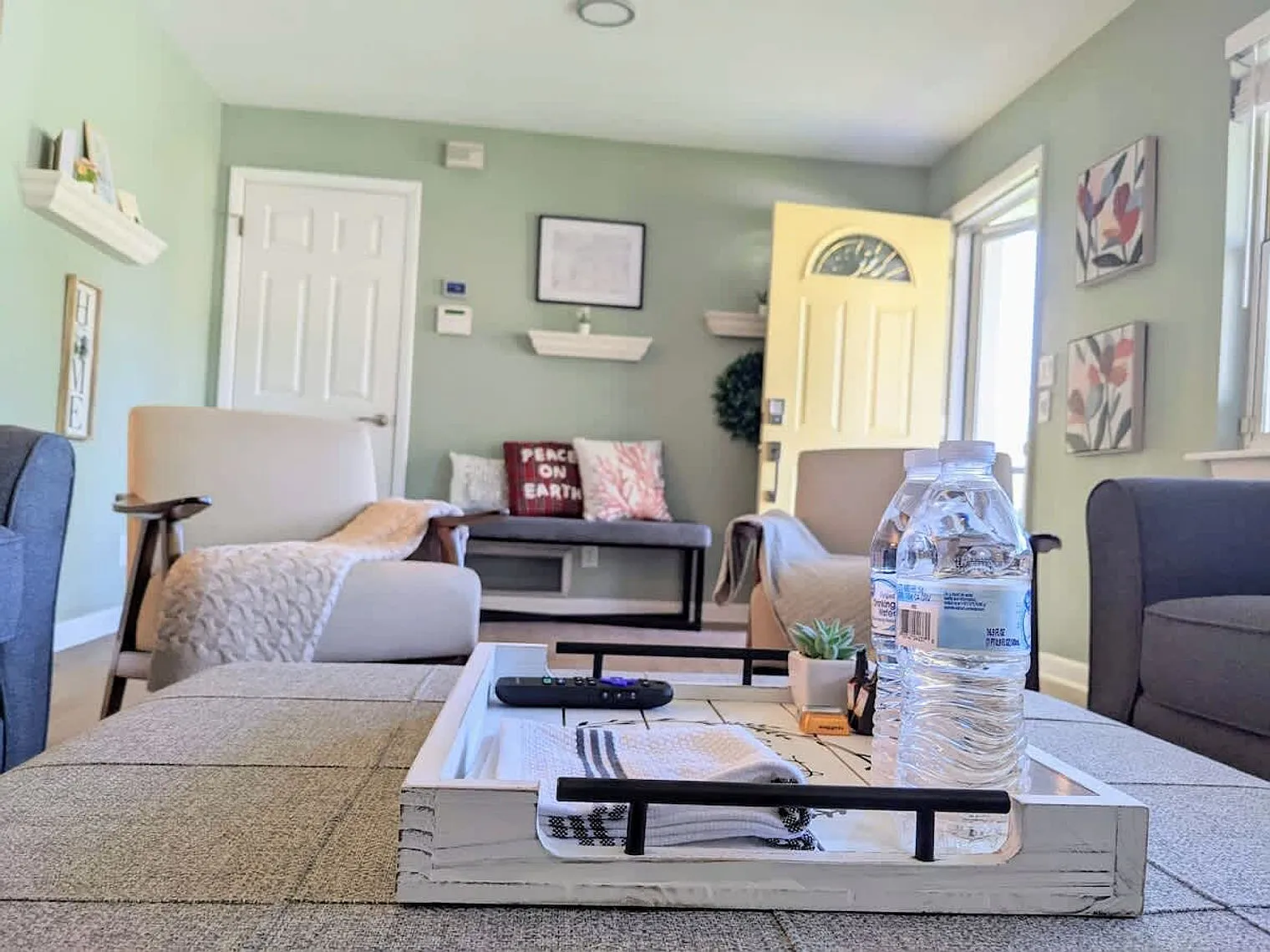 3 bed, 2.0 bath, 1410 sqft, $1,974 — Photo 3
