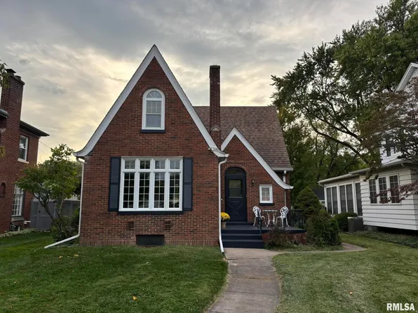 2437 28th St, Moline, IL 61265