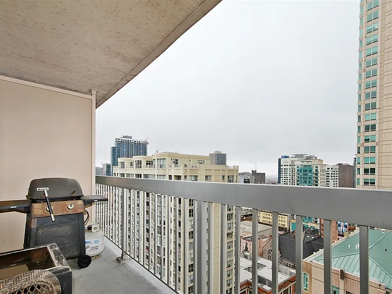545 N Dearborn St #2102 — Photo 15