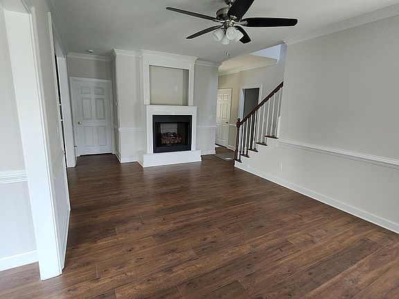 4th image of 2042 Merrick Dr