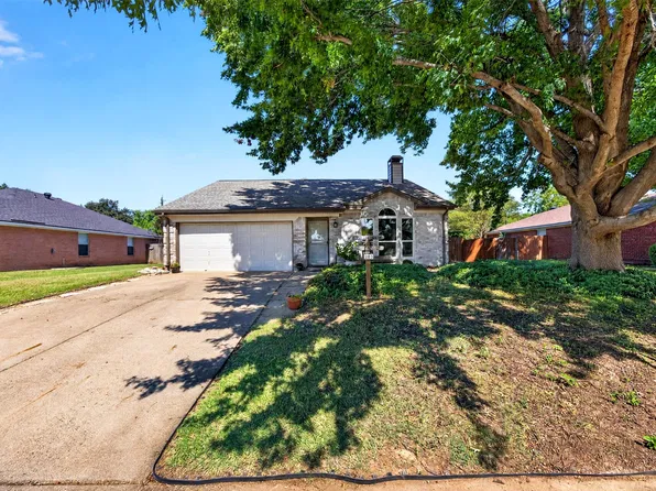 203 Briarglen Dr, Cedar Hill, TX 75104