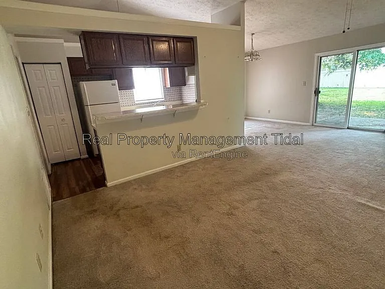 467 Springmont Ct — Photo 17