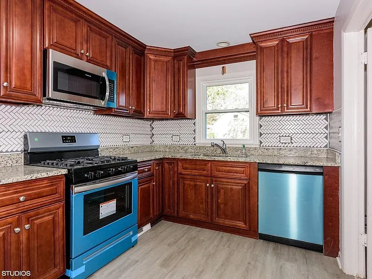 1203 Grant St — Photo 3