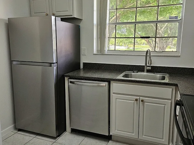 2331 NW 96th Ter #17L — Photo 6