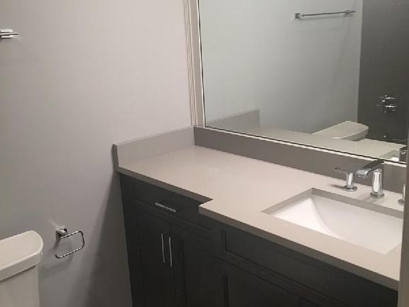 4th image of 1241 W Oakdale Ave #1F