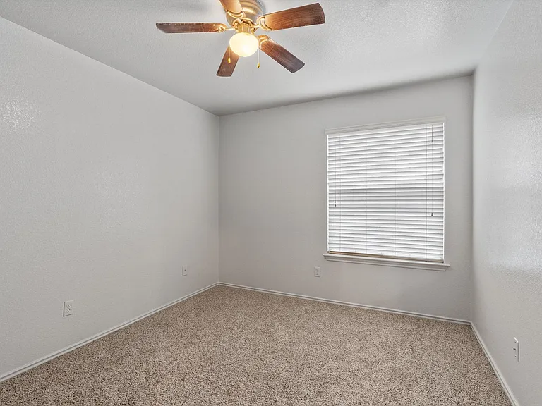 12921 White House St — Photo 22