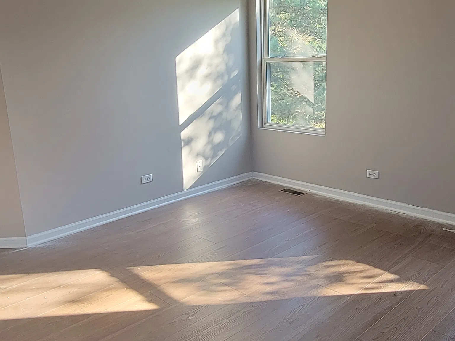 3 bed, 1.5 bath, 1456 sqft, $2,300 — Photo 3