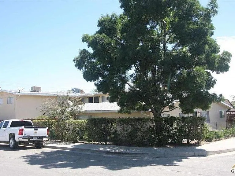 224 E St — Photo 35