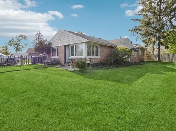 2104 S River Rd, Des Plaines, IL 60018