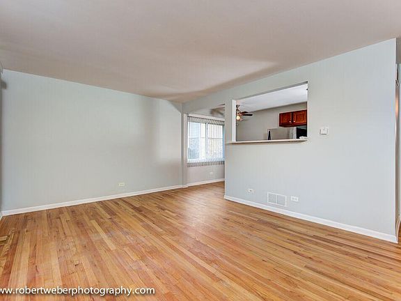 3rd image of 152 Surrey Dr