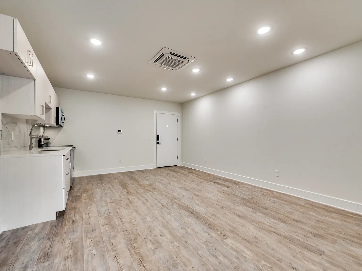 5025 San Jacinto St — Photo 3