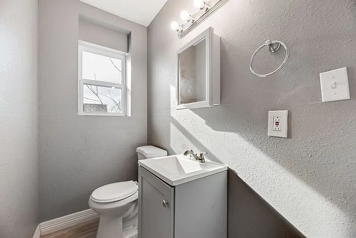 815 N Travis St — Photo 16