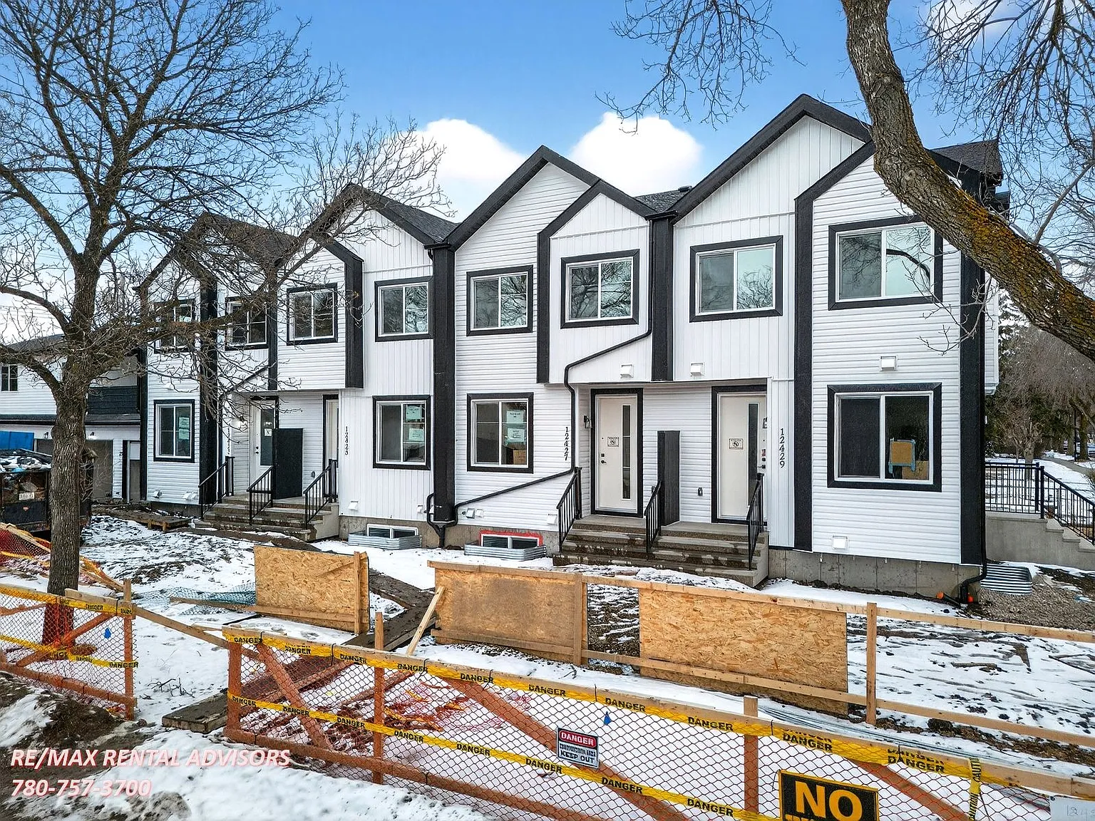 UPPER 12423 112 Avenue Northwest — Photo 2