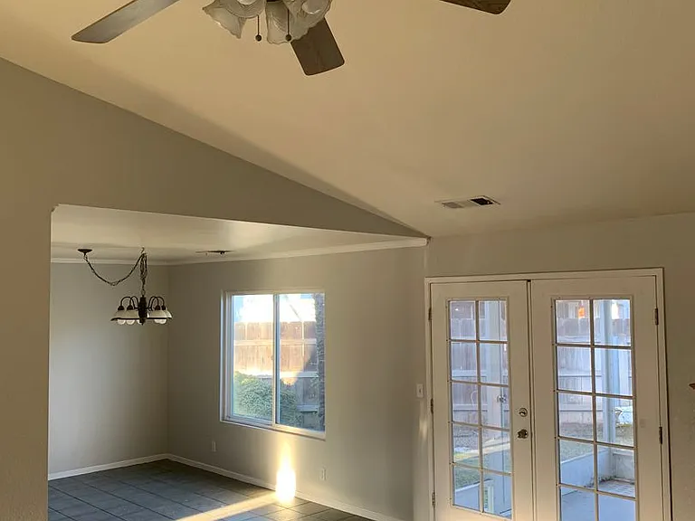 3208 Holly Ct — Photo 7