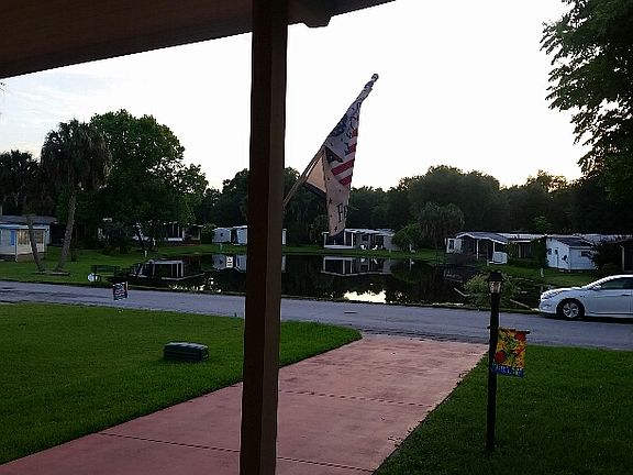 3rd image of 5573 Williamsburg Ln