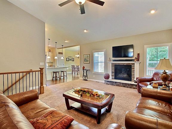 3rd image of 837 E Shakespeare Dr