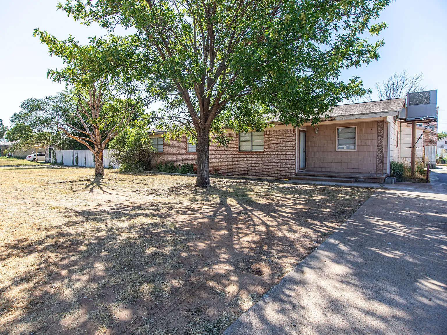 4 bed, 1944 sqft, $2,975 — Photo 1