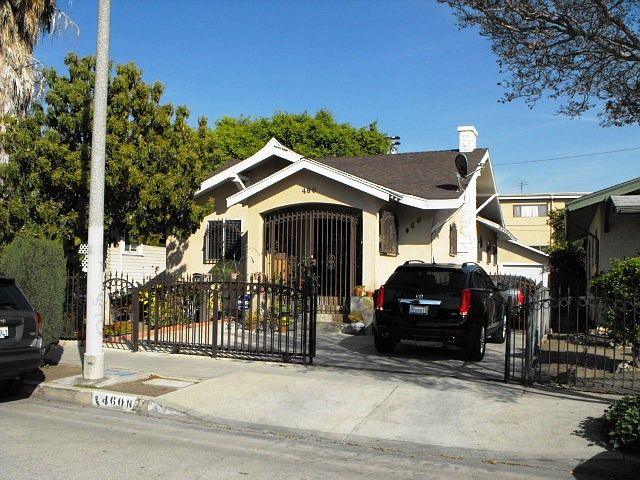 1st image of 460 N Serrano Ave