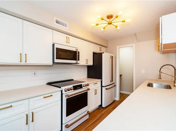 47 Bridge St APT 3, East Greenwich, RI 02818